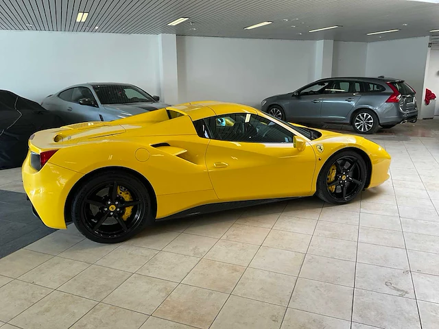 2017 ferrari 488 spider sportwagen - afbeelding 4 van  65