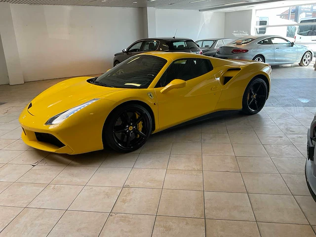 2017 ferrari 488 spider sportwagen - afbeelding 12 van  65