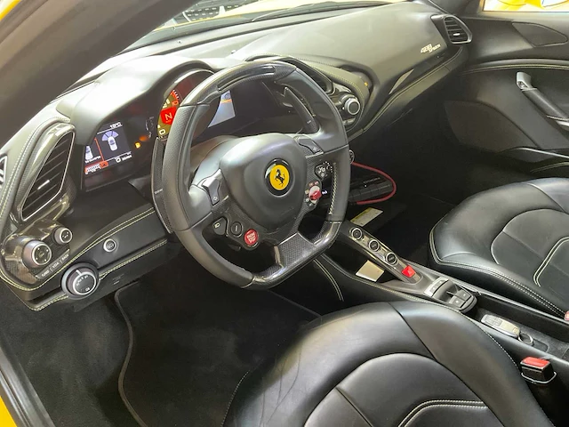 2017 ferrari 488 spider sportwagen - afbeelding 30 van  65