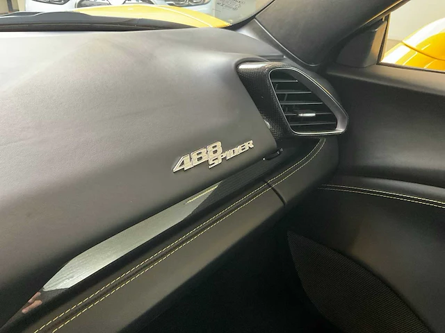 2017 ferrari 488 spider sportwagen - afbeelding 38 van  65