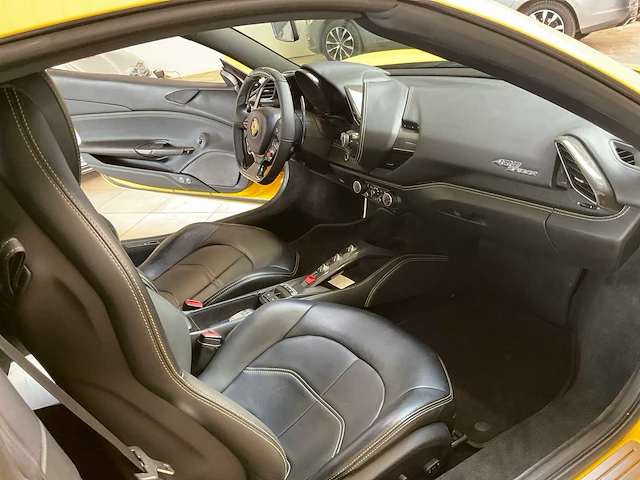 2017 ferrari 488 spider sportwagen - afbeelding 40 van  65