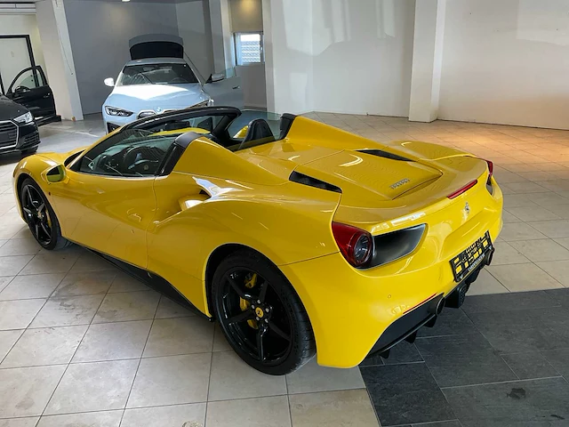 2017 ferrari 488 spider sportwagen - afbeelding 48 van  65