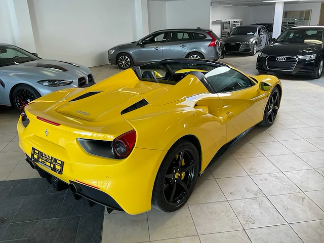 2017 ferrari 488 spider sportwagen - afbeelding 49 van  65