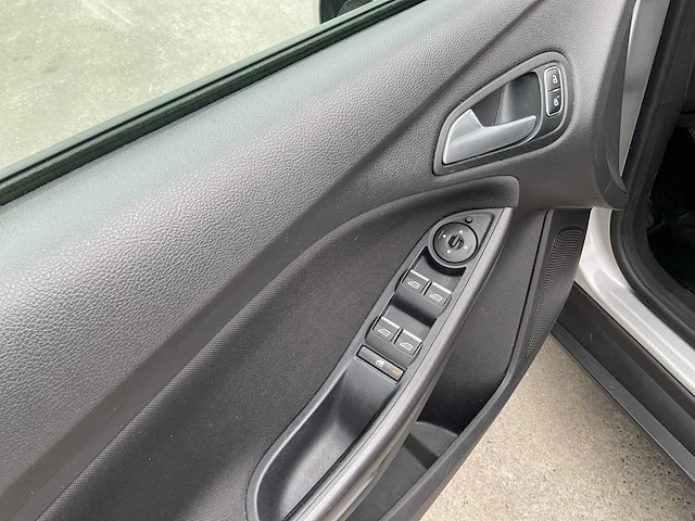 2017 ford focus 1.5tdci/airco euro 6b - afbeelding 14 van  26