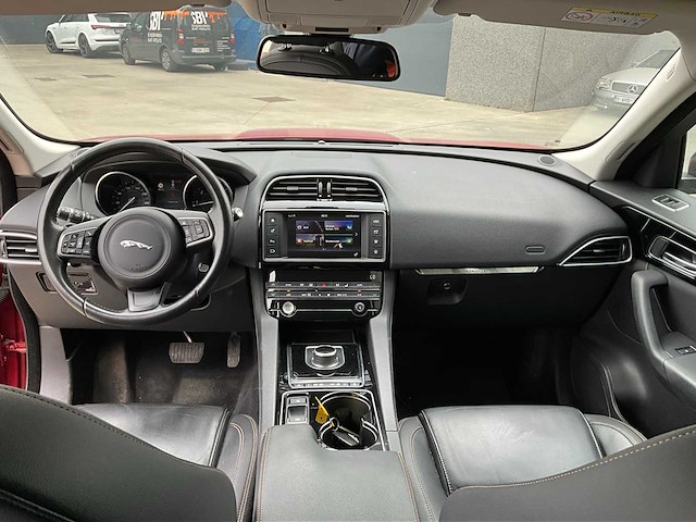2017 jaguar f-pace 20d awd - afbeelding 11 van  49