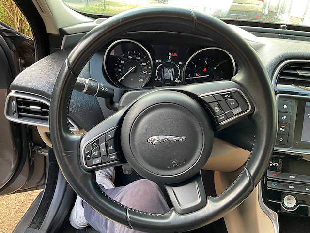 2017 jaguar xe personenauto - afbeelding 8 van  32