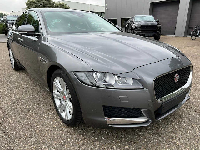 2017 jaguar xf - sedan - afbeelding 12 van  21