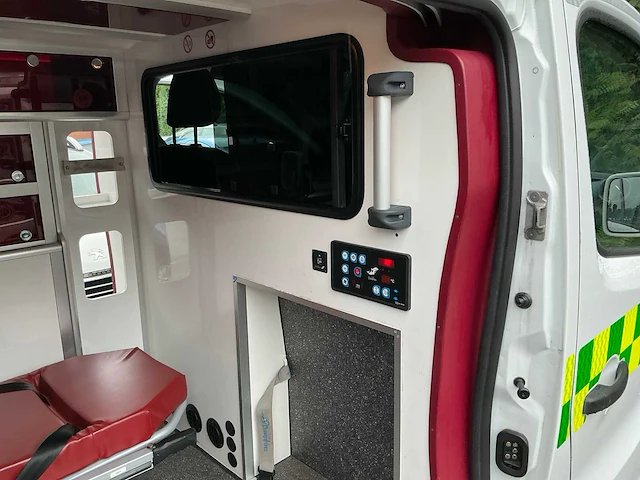 2017 les dauphins vivaro ambulance - afbeelding 8 van  27