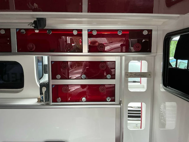 2017 les dauphins vivaro ambulance - afbeelding 10 van  27