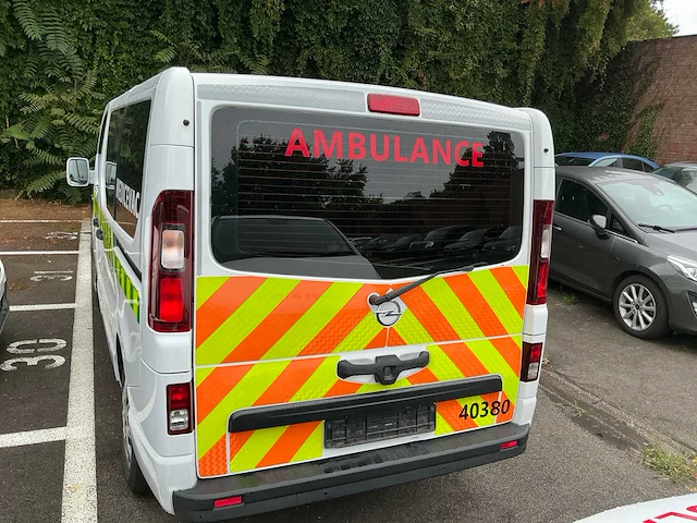 2017 les dauphins vivaro ambulance - afbeelding 21 van  27