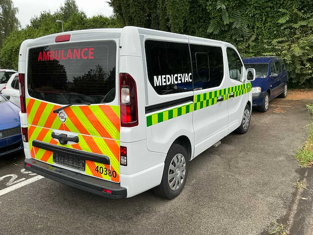 2017 les dauphins vivaro ambulance - afbeelding 22 van  27