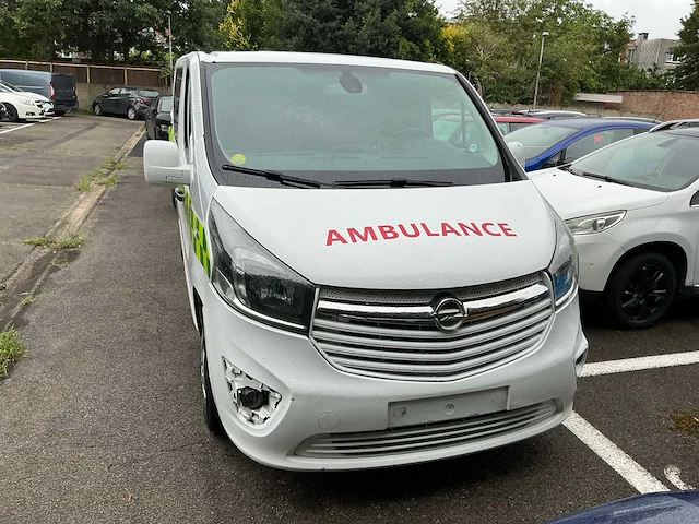 2017 les dauphins vivaro ambulance - afbeelding 24 van  27