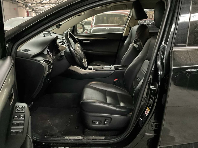2017 lexus nh300h - afbeelding 15 van  31