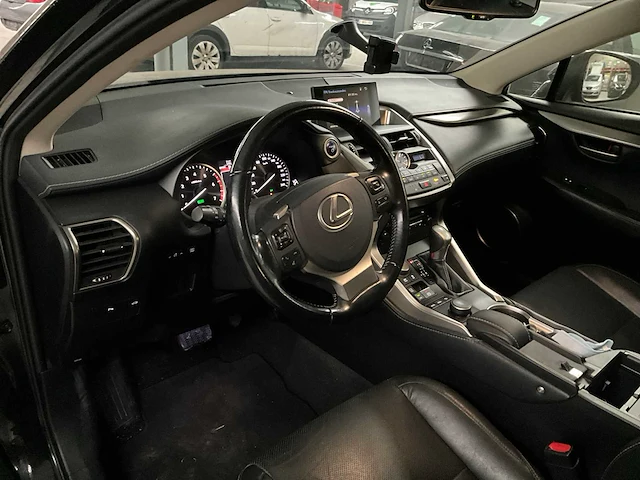2017 lexus nh300h - afbeelding 17 van  31