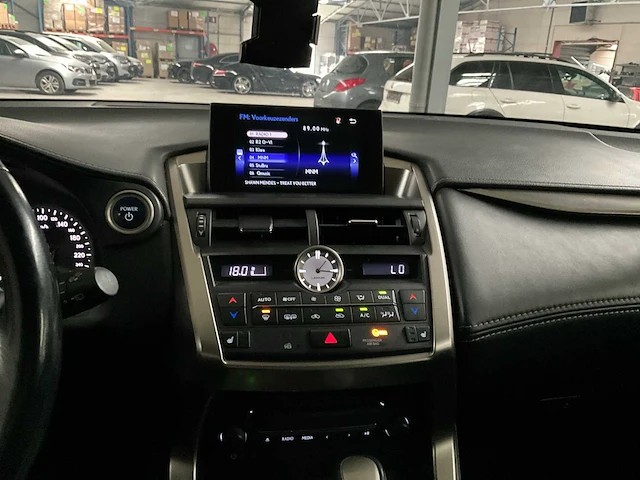 2017 lexus nh300h - afbeelding 22 van  31