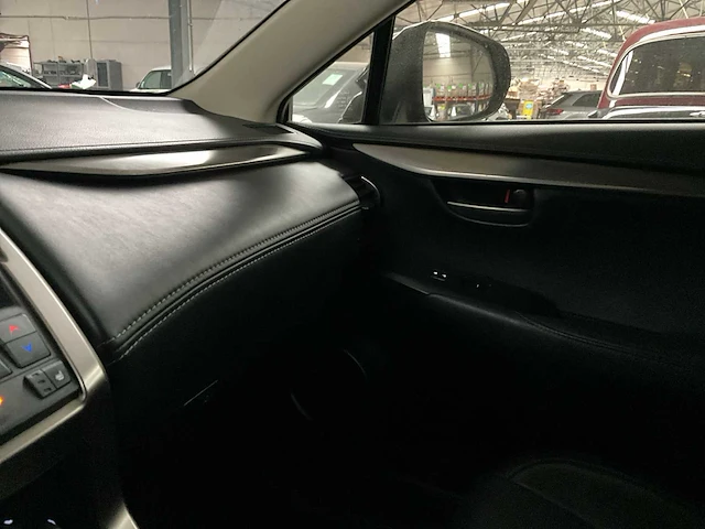 2017 lexus nh300h - afbeelding 25 van  31