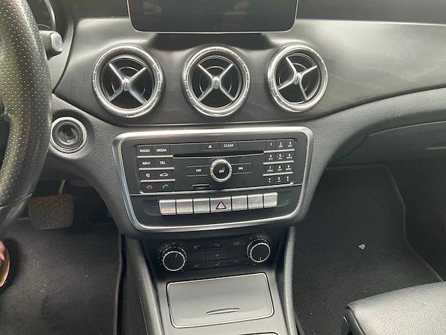 2017 mercedes-benz cla200 sedan auto - afbeelding 9 van  32
