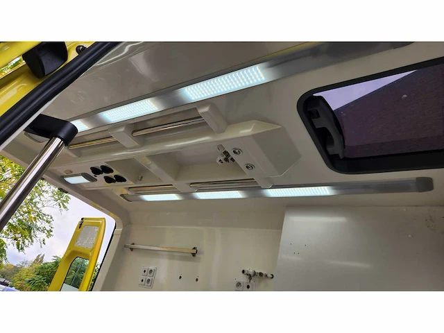 2017 mercedes sprinter ambulances | 119918km - afbeelding 30 van  44