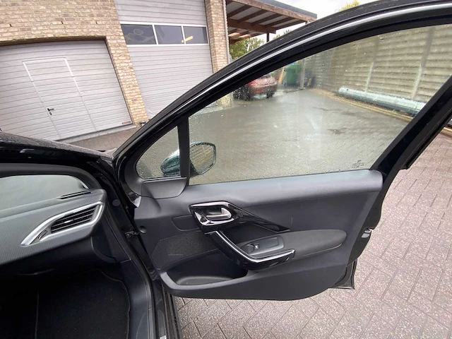 2017 peugeot 208 c - hatchback - afbeelding 8 van  29