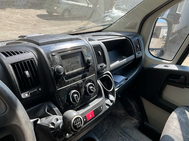 2017 peugeot boxer lichte vrachtwagen - afbeelding 11 van  36