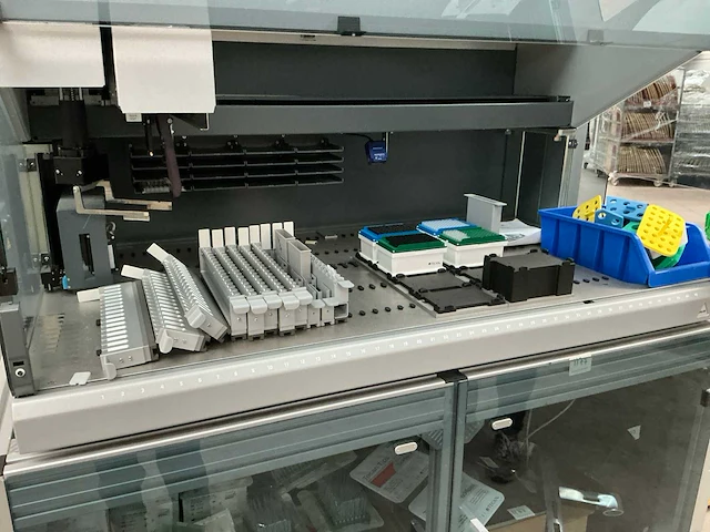 2017 tecan freedom evo-2 150 base pipetteerrobot - afbeelding 3 van  9