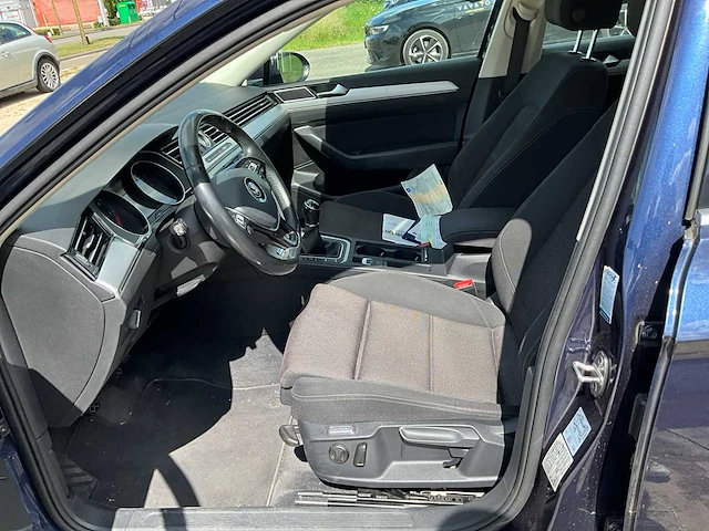 2017 volkswagen passat personenauto - afbeelding 2 van  30