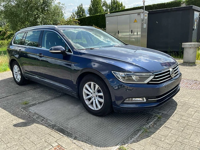 2017 volkswagen passat personenauto - afbeelding 28 van  30
