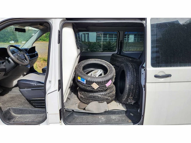 2017 volkswagen transporter kombi - afbeelding 13 van  49