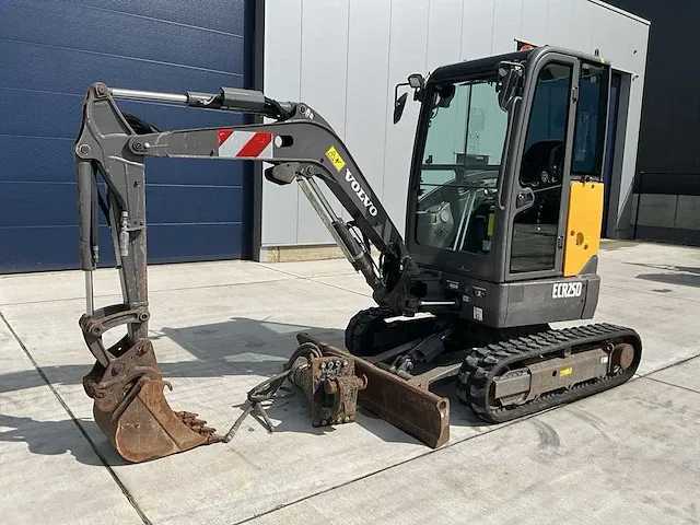 2017 volvo ecr25d midigraafmachine - afbeelding 1 van  25