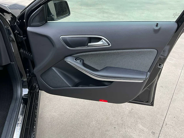 2018 mercedes-benz a160 d - afbeelding 31 van  41