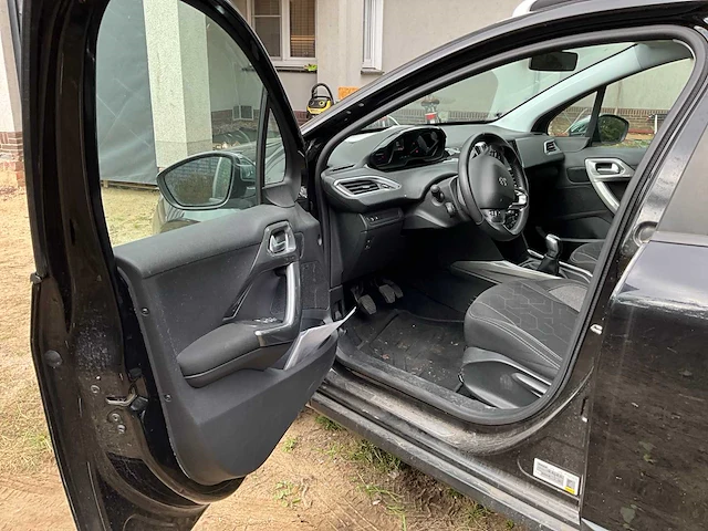 2018 peugeot 2008 personenauto - afbeelding 2 van  31