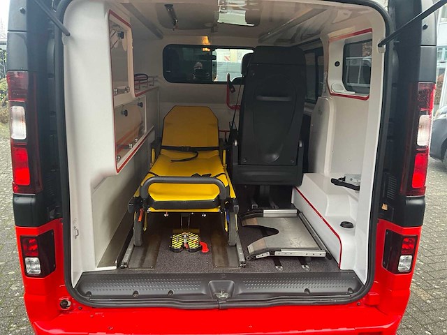 2018 renault trafic 1.6 cdi - ex-ambulance - ingericht - afbeelding 21 van  60
