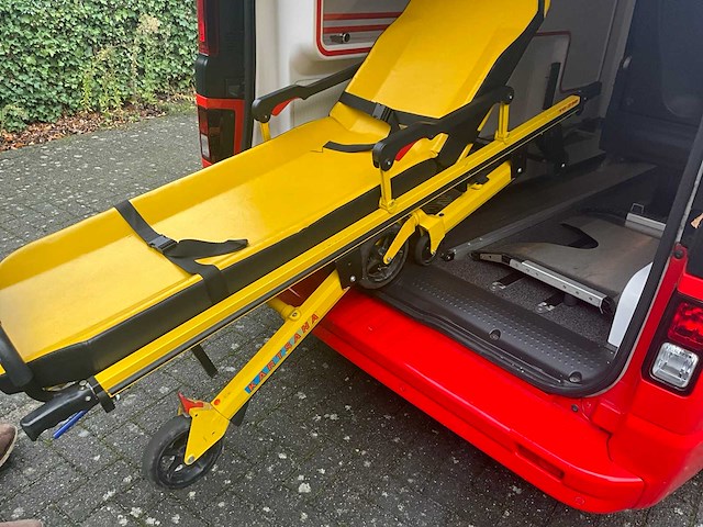 2018 renault trafic 1.6 cdi - ex-ambulance - ingericht - afbeelding 24 van  60