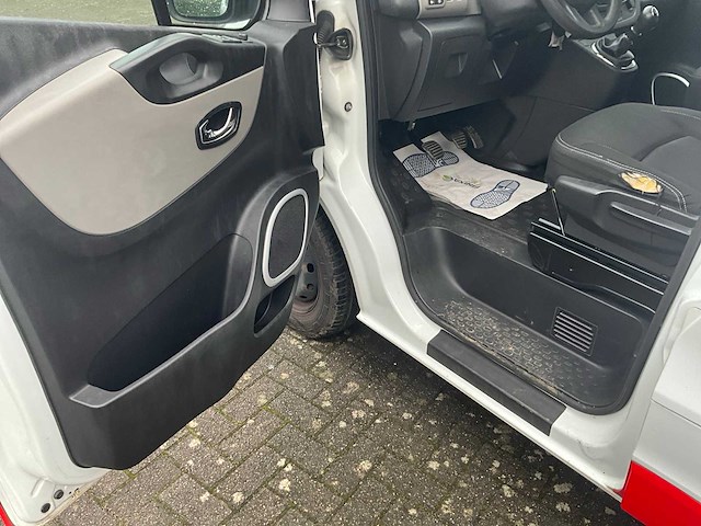 2018 renault trafic 1.6 cdi - ex-ambulance - ingericht - afbeelding 32 van  60