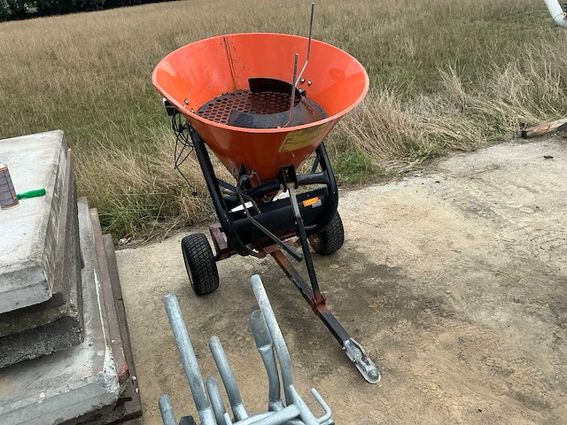 2019 cemo spreader getrokken kunstmeststrooier - afbeelding 3 van  7
