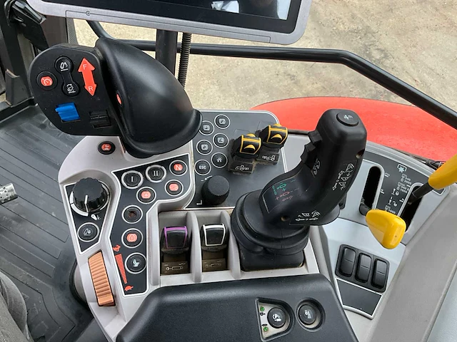 2019 kubota m7171 vierwielaangedreven landbouwtractor - afbeelding 37 van  49