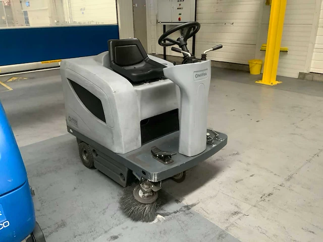 2019 nilfisk sr 1101 b zelfrijdende veegmachine - afbeelding 3 van  11