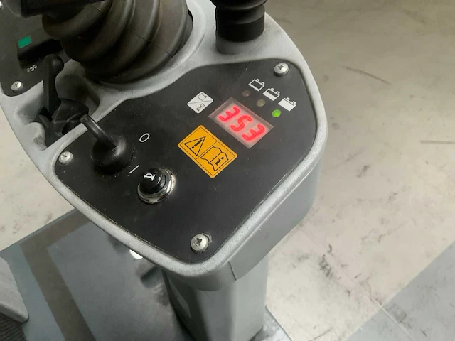 2019 nilfisk sr 1101 b zelfrijdende veegmachine - afbeelding 8 van  11