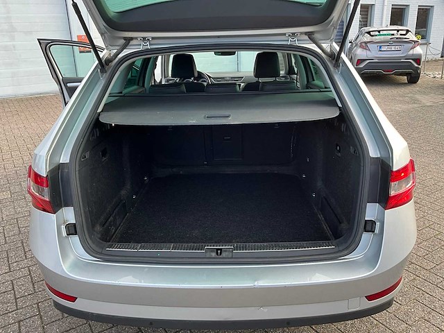 2019 skoda superb personenauto - afbeelding 16 van  32