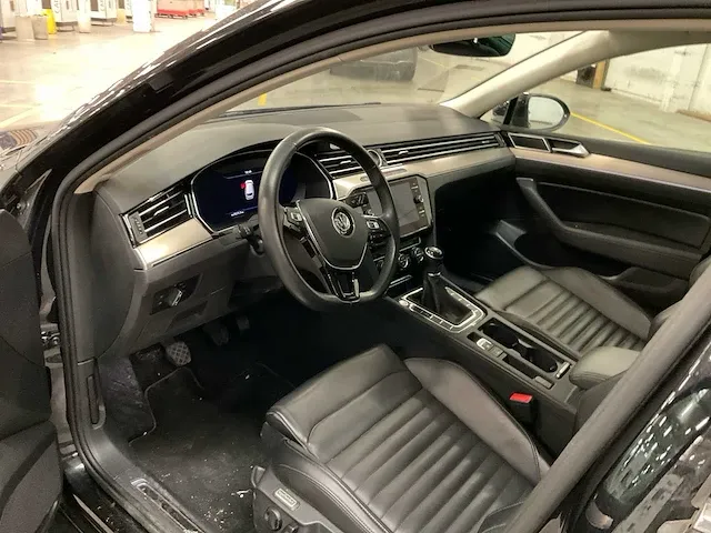 2019 volkswagen passat personenauto - afbeelding 14 van  15