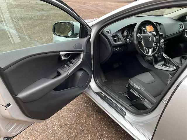 2019 volvo v40 personenauto diesel - afbeelding 8 van  32
