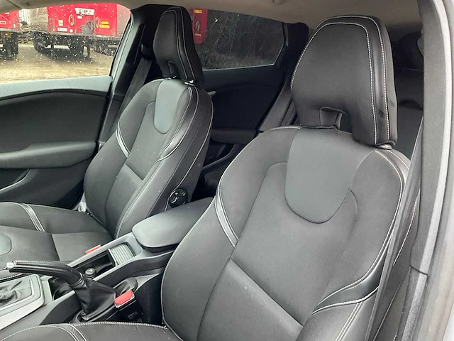 2019 volvo v40 personenauto diesel - afbeelding 10 van  32