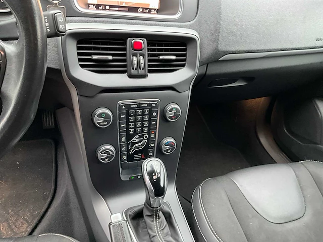 2019 volvo v40 personenauto diesel - afbeelding 13 van  32