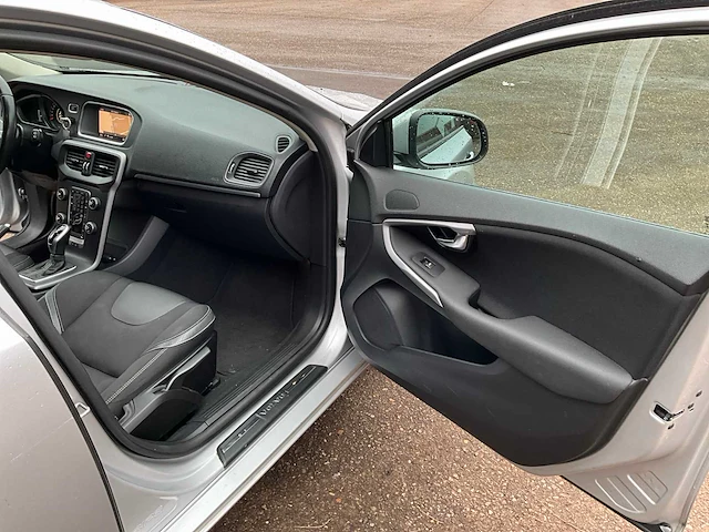 2019 volvo v40 personenauto diesel - afbeelding 15 van  32