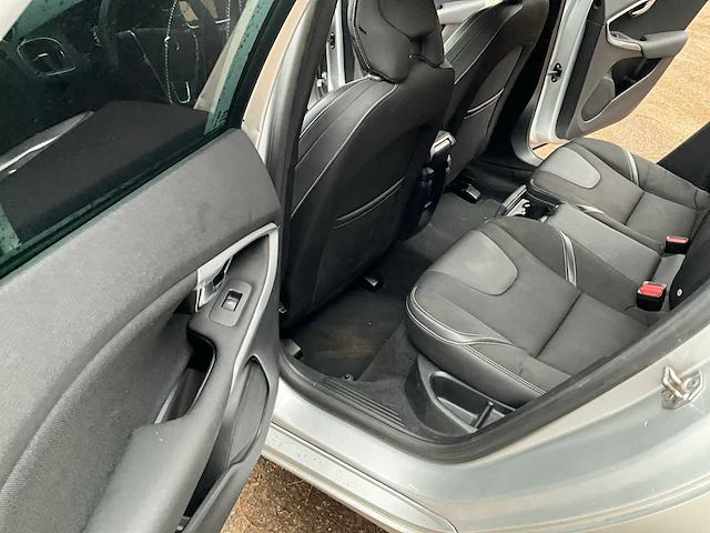 2019 volvo v40 personenauto diesel - afbeelding 22 van  32
