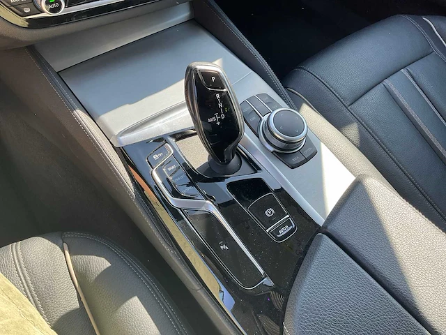 2020 bmw 518d hybride personenauto - afbeelding 18 van  39