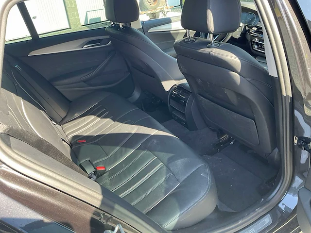 2020 bmw 518d hybride personenauto - afbeelding 25 van  39