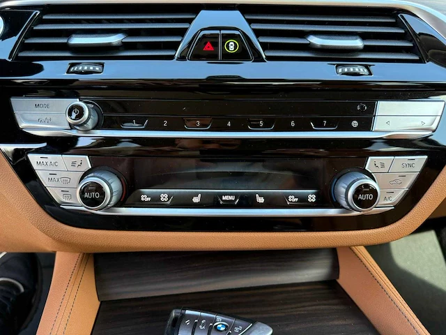 2020 bmw 530e luxery line - personenauto - afbeelding 11 van  26