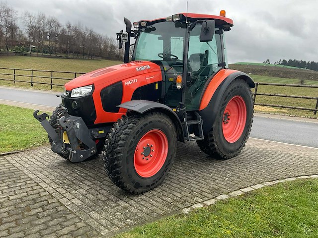 2020 kubota m5111 vierwielaangedreven landbouwtractor - afbeelding 1 van  32