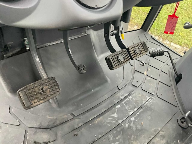 2020 kubota m5111 vierwielaangedreven landbouwtractor - afbeelding 18 van  32